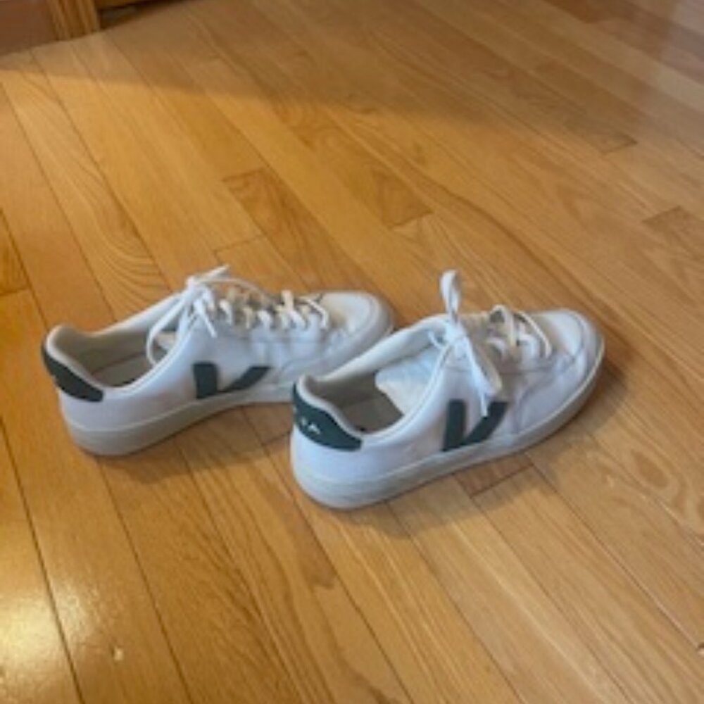 Veja V-12 Size 40